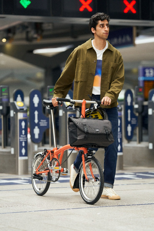 Metro Messenger Bag Medium - Black